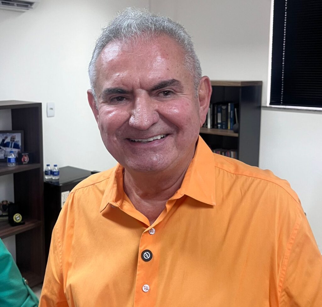 Em Feira, Coronel endurece discurso contra o PT, afirma ter sido limado da chapa e se aproxima de Zé Ronaldo